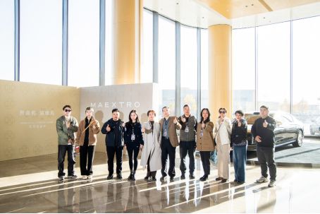 合肥银泰中心VVIP走进尊界超级工厂之旅开元棋牌智造非凡 臻选尊享华为臻选店·(图1)