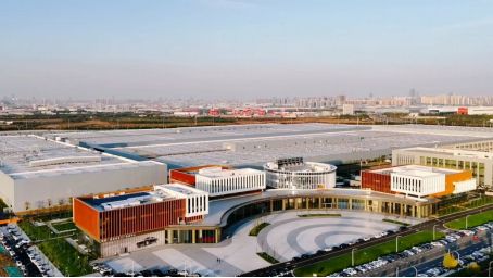 合肥银泰中心VVIP走进尊界超级工厂之旅开元棋牌智造非凡 臻选尊享华为臻选店·(图10)